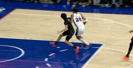 海洋之神-亏麻了！篮网挑战出界球球权失败 还被补吹一个犯规