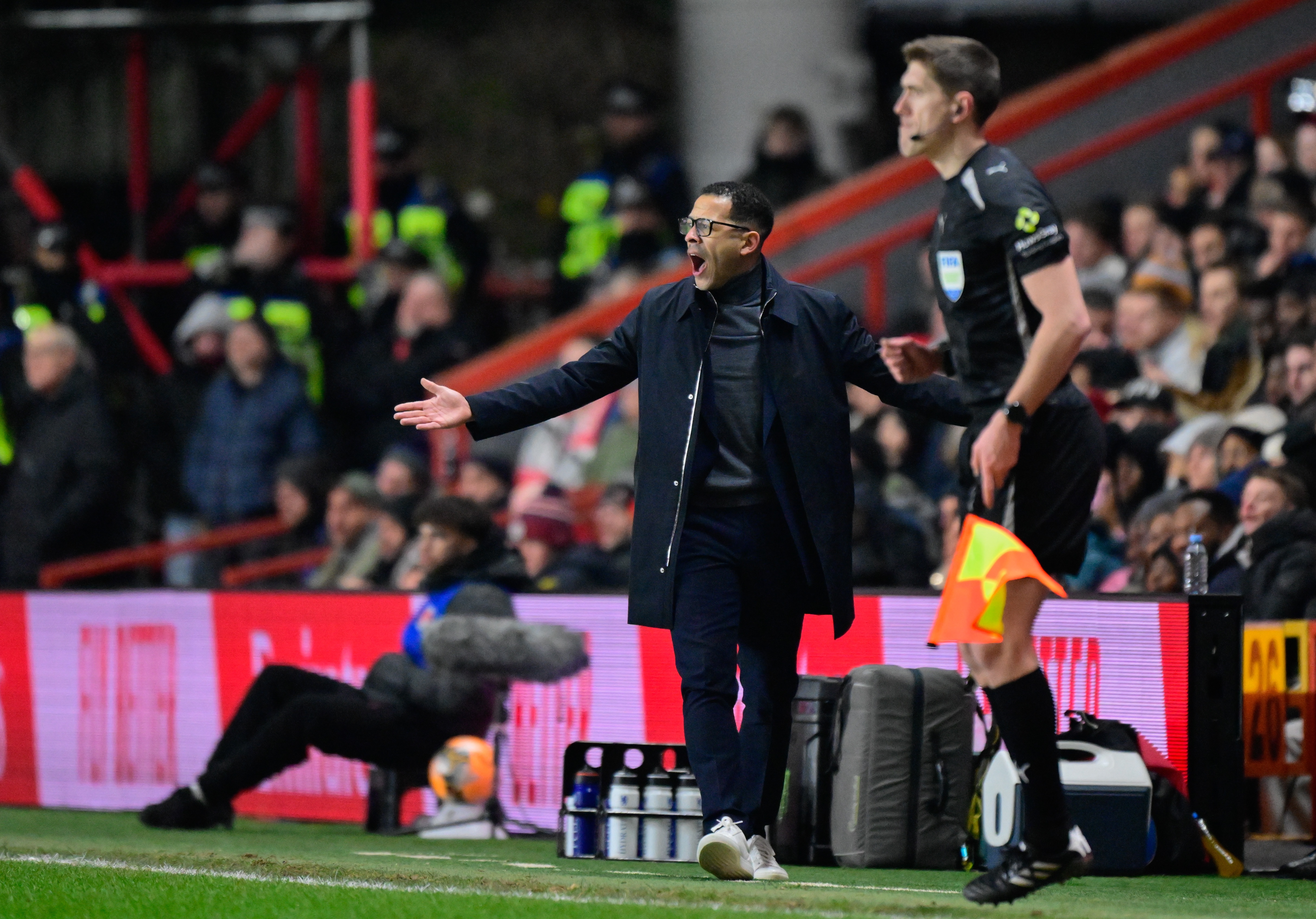 合同剩6年!记者:切尔西高层担忧罗塞尼尔能力,可能今夏换帅